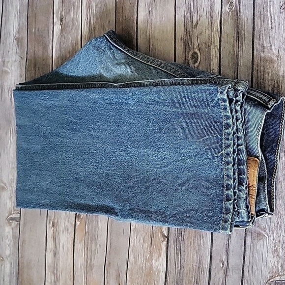 Levi's relaxed fit medium wash jeans with 31" inseam - Picture 11 of 14